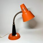 Röd orange Bordslampa tidigt 1970-tal med svanarm Retrolux antik